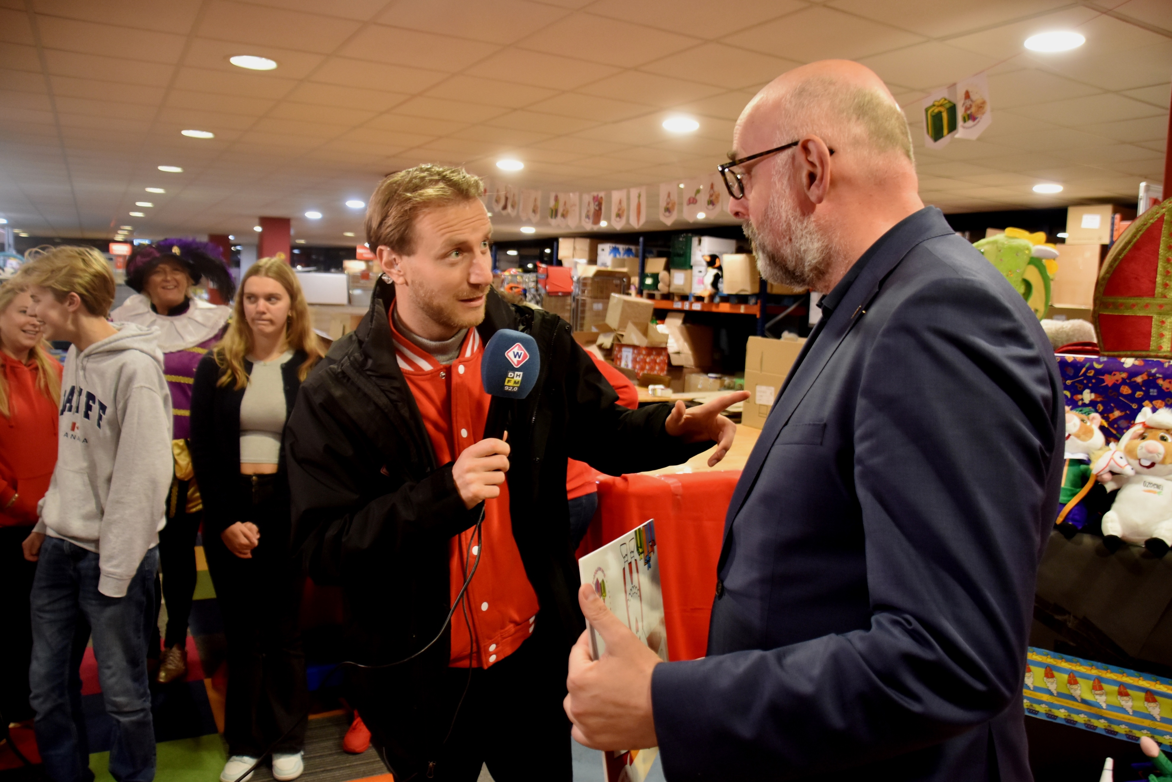 2024 11 22 12 Onthulling aantal cadeaus LV voor West Den Haag