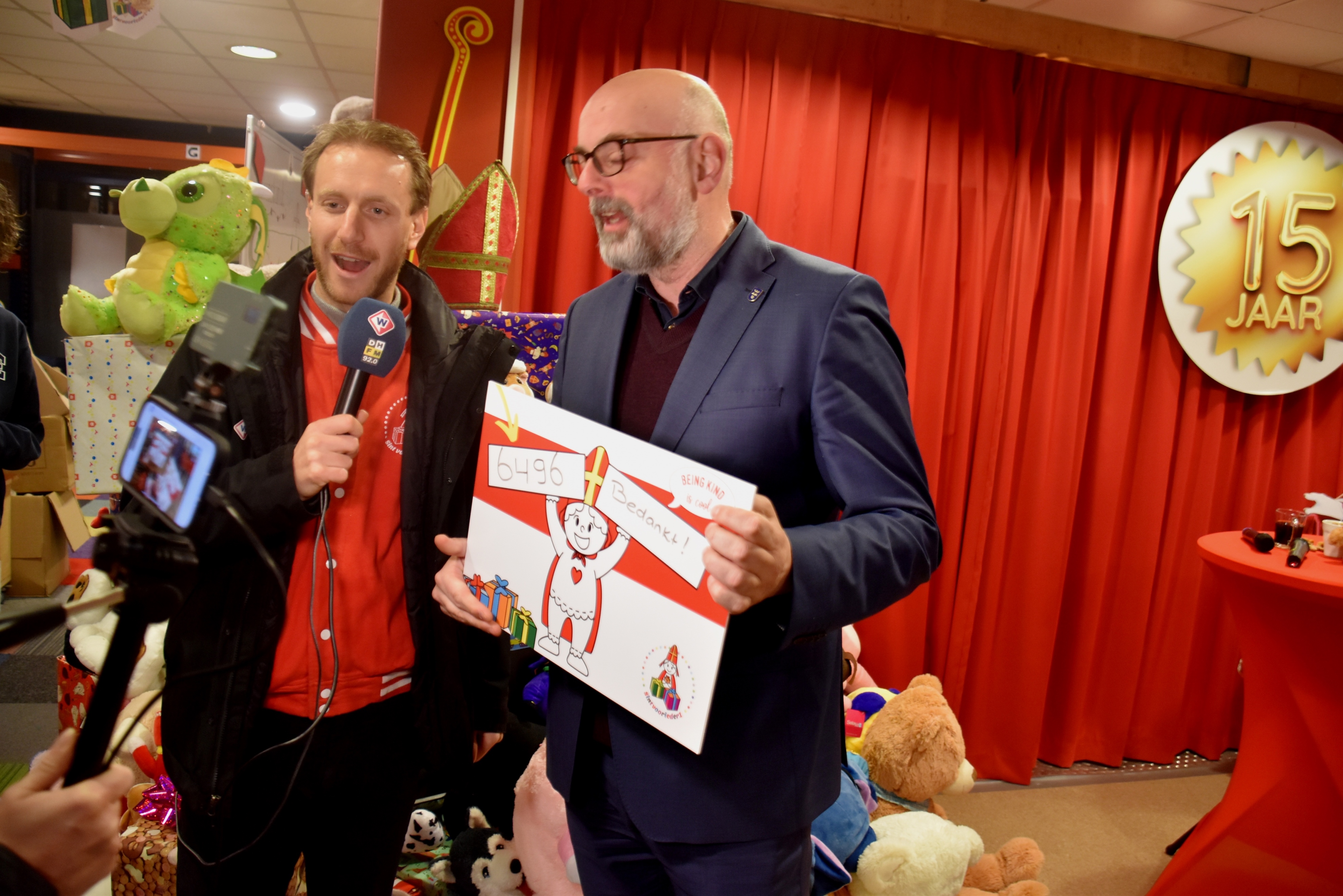 2024 11 22 13 Onthulling aantal cadeaus LV voor West Den Haag