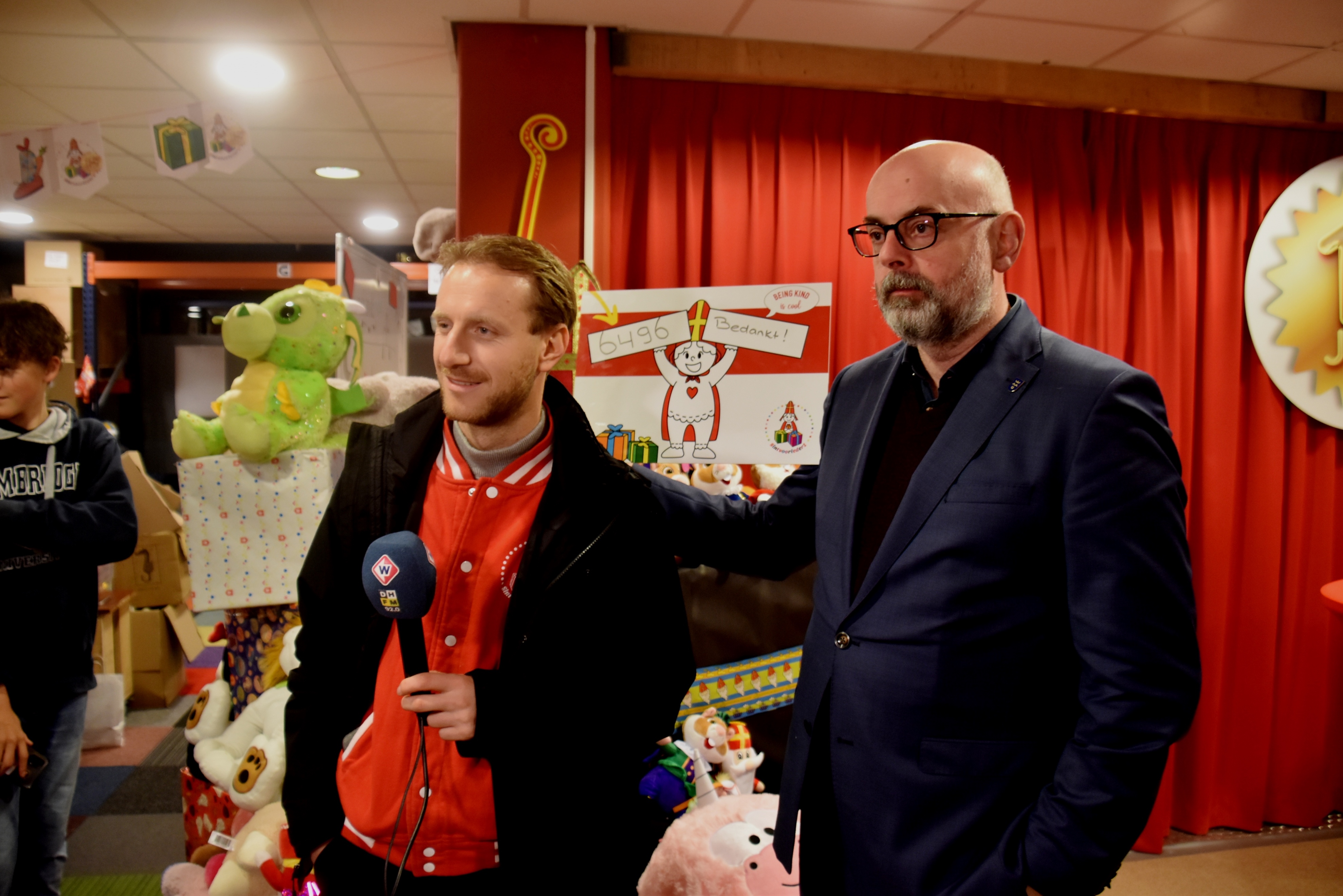 2024 11 22 14 Onthulling aantal cadeaus LV voor West Den Haag