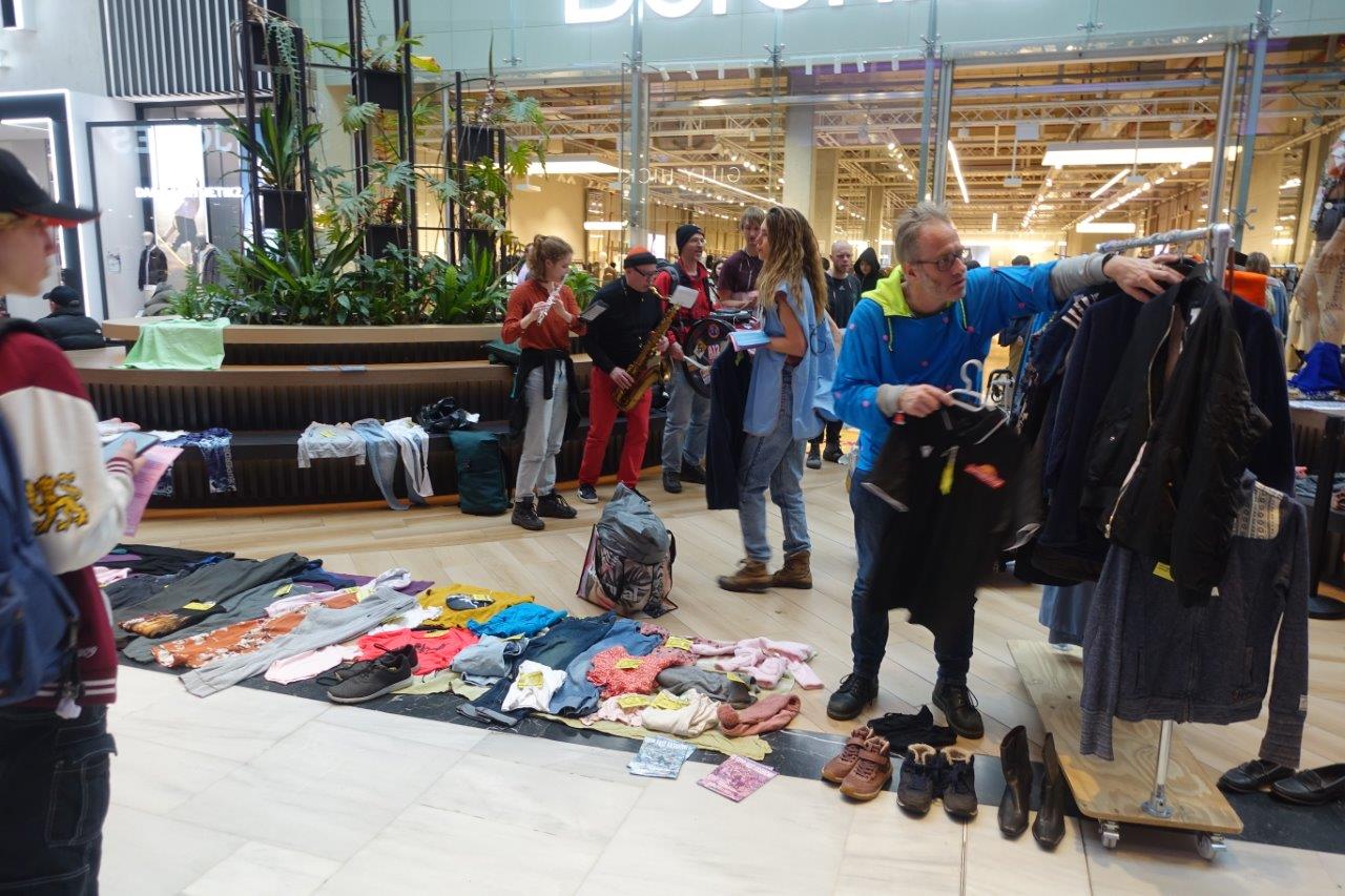 AP Guerrilla Fashion Mall 1