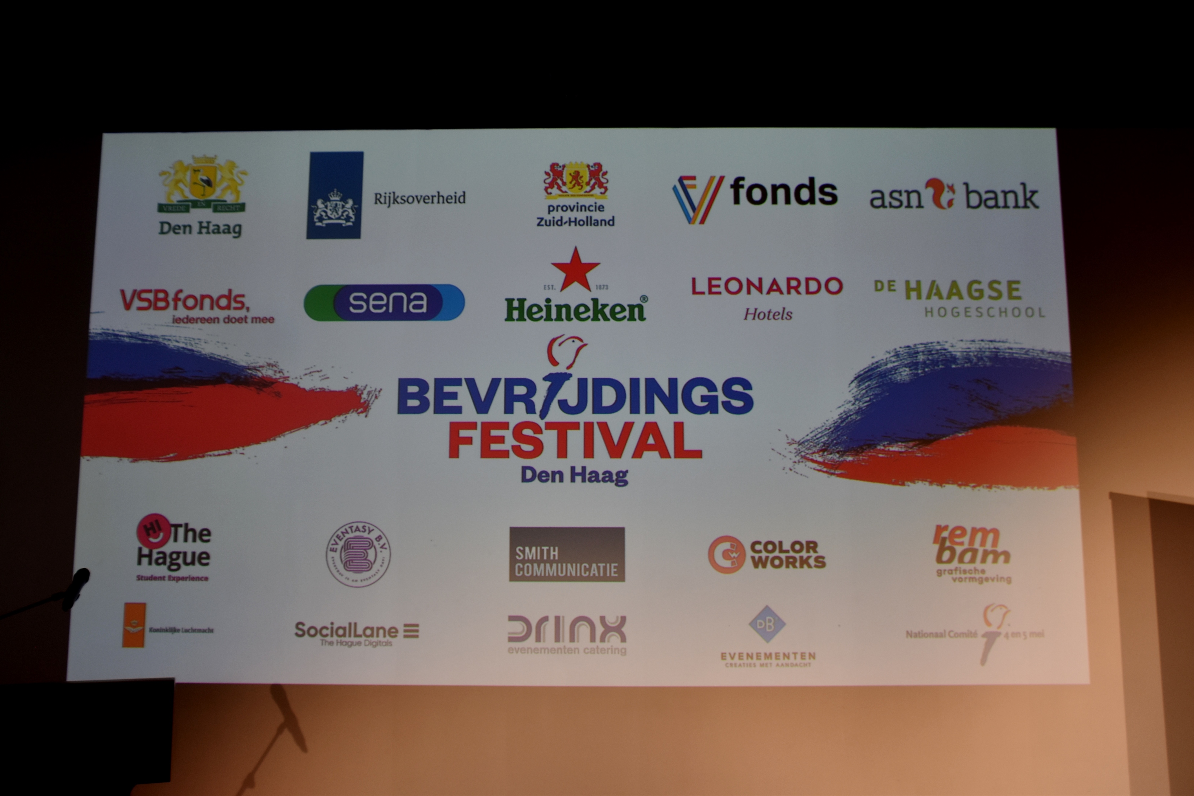 Kick off06 Sponsors op het grote scherm