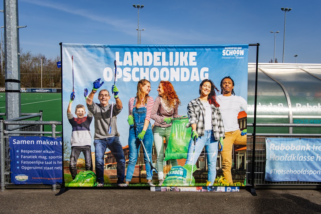 Opschoondag.hockeyclub.HDM Sandra Uittenbogaart foto 3