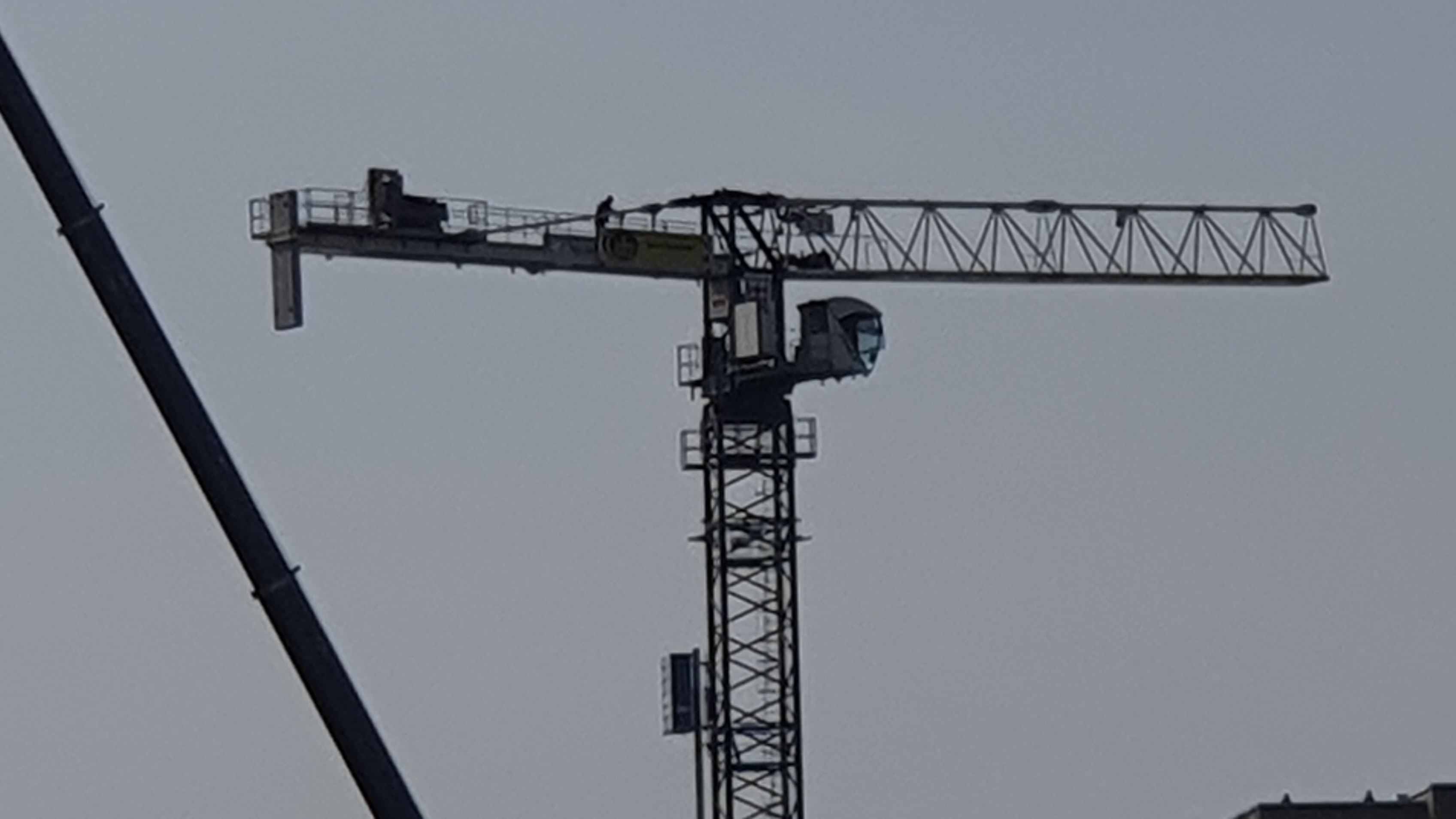 Afbreken kraan Oude Trambaan