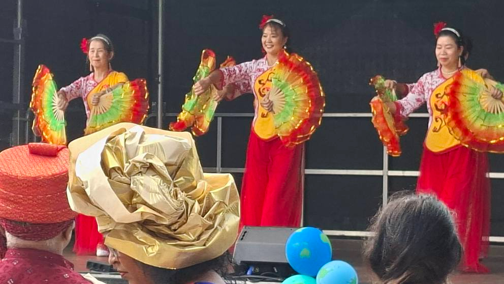 Wereldreis in Noord danseressen