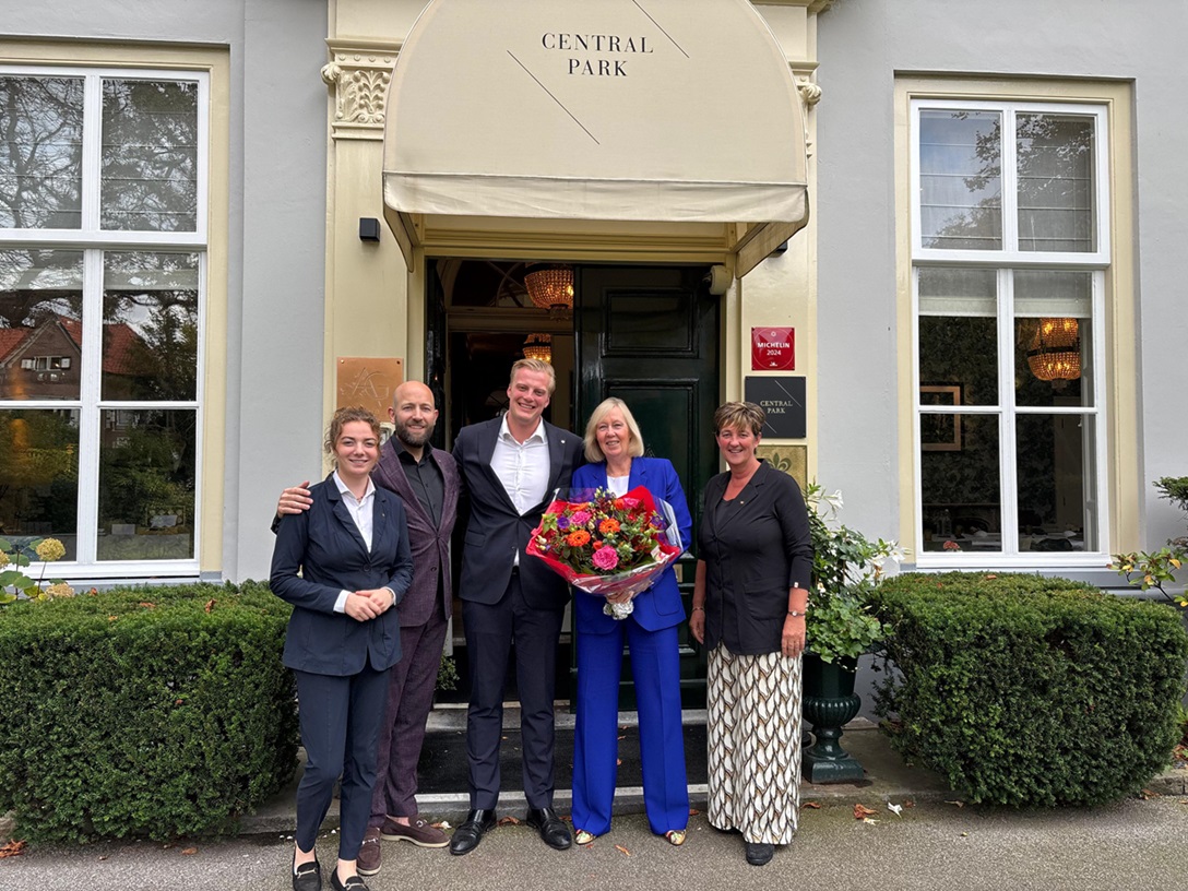 wethouder Feliciteert Restaurant VB