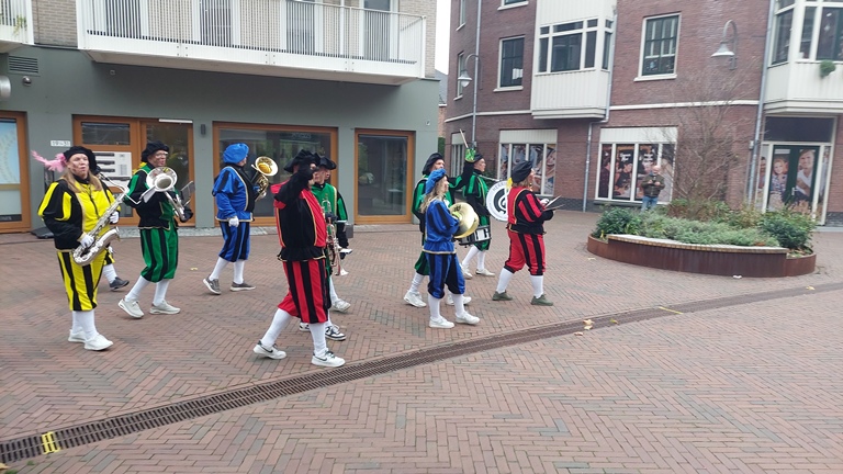 Laatste nieuws uit Leidschendam-Voorburg - Sinterklaas en Pietenband in Leidschendam Centrum