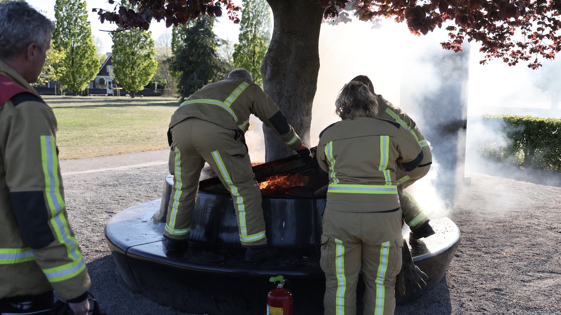 Laatste nieuws uit Leidschendam-Voorburg - Drie jonge jongens steken oorlogsmonument in Sijtwendepar