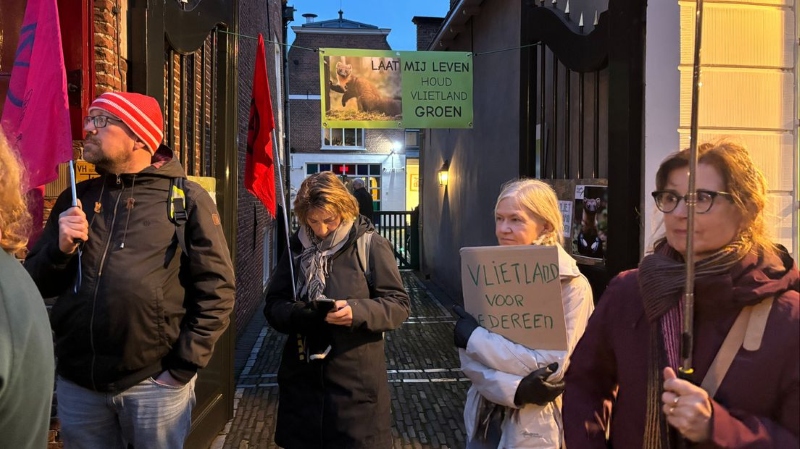 Protest bij Sweansteyn in Voorburg Omroep WestNOG KLEINER
