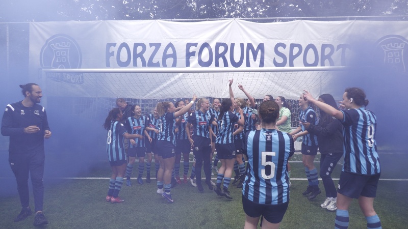 Vrouwen Forum Sport vieren overwinning 26 Marcel Breeuwsma Foto 2NOG KLEINER