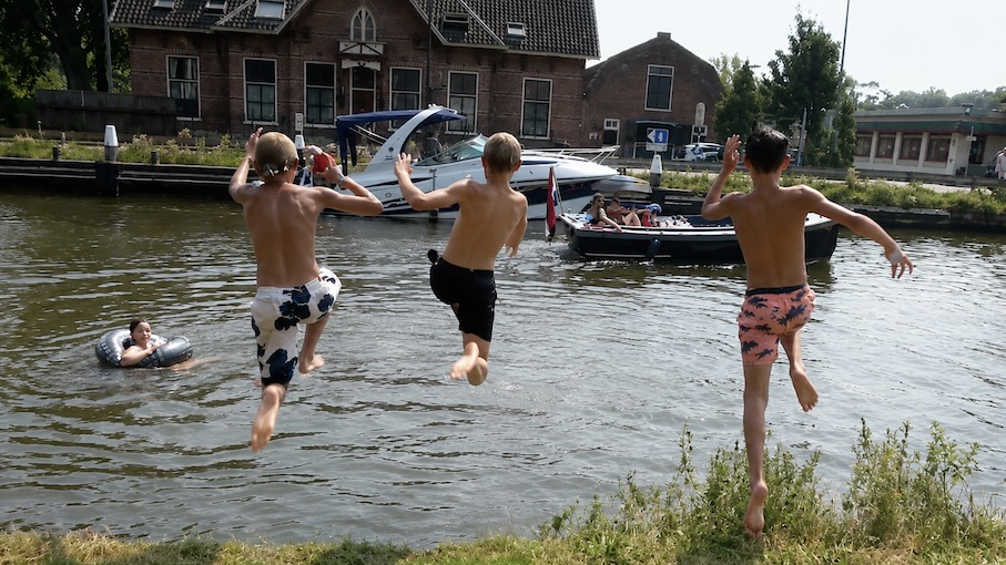 Laatste nieuws uit Leidschendam-Voorburg - Provincie onderzoekt veilige zwemplekken langs de Vliet