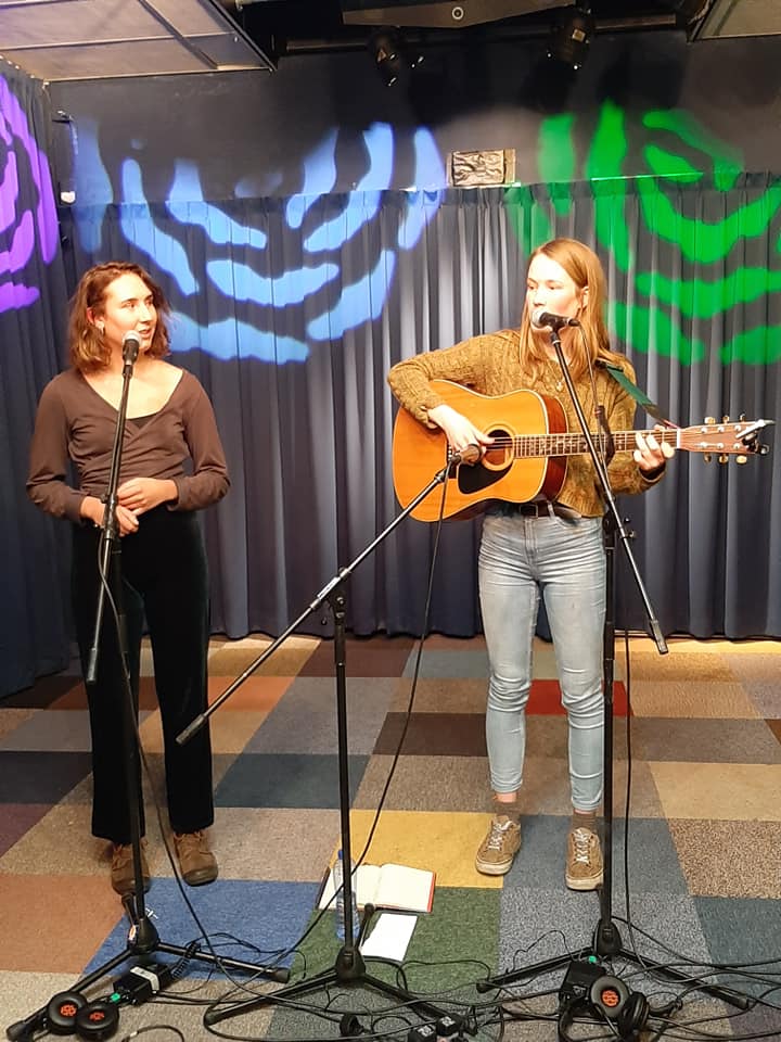 Kyra Berris en zus Nina Akoestisch